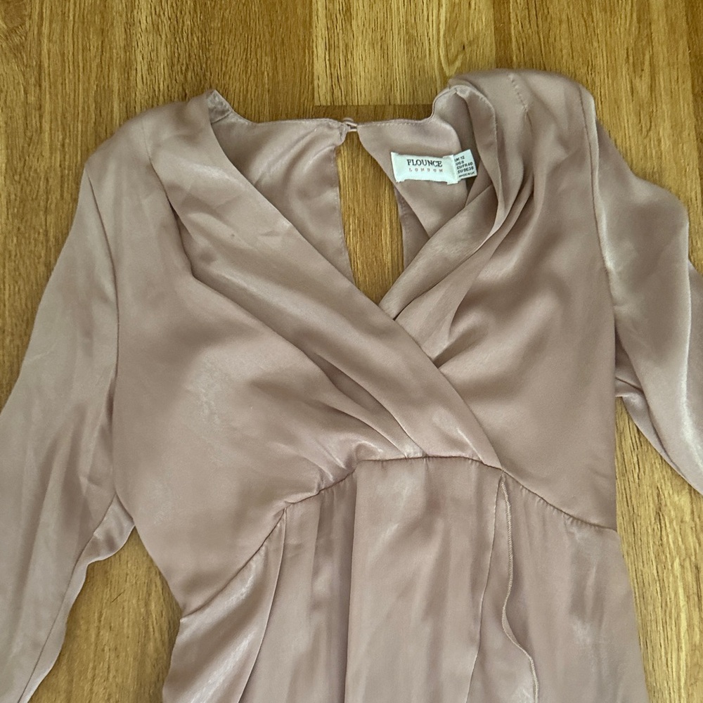 Chic Long Sleeve Dress in Soft Taupe - Picture 3 of 10
